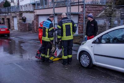 Stuttgart Ost: Defekter Hydrant sorgt fuer meterhohe Wassserfontaene